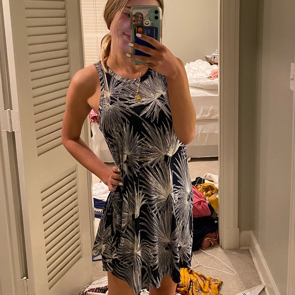 black and white floral flowy dress